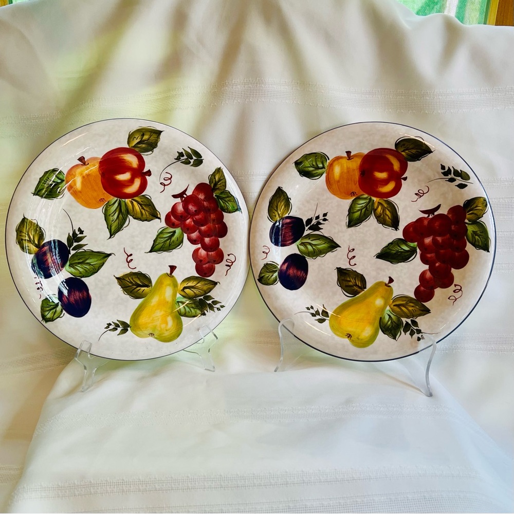 TWO Dinner Plates Oneida Vintage Fruit
Discontinued 2001-2002 EUC Handpainted‎